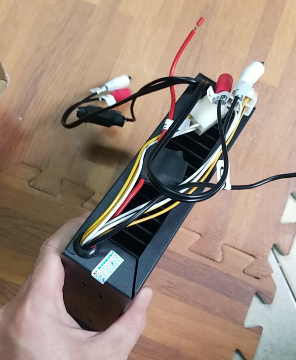 Bó dây và tản nhiệt mặt sau amply SE-2009 thực tế